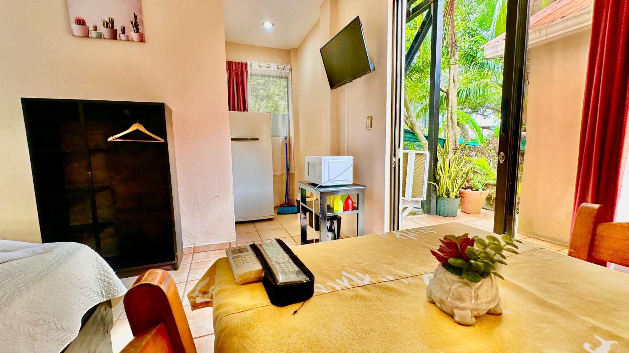 Hotel Beachfront Vista Hermosa Jaco Bagian luar foto